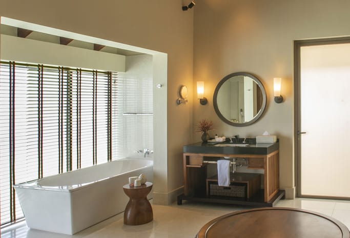 DELUXE LAGOON POOL VILLA BATHROOM